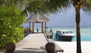 Arrival_at_Anantara_Dhigu_S.jpg